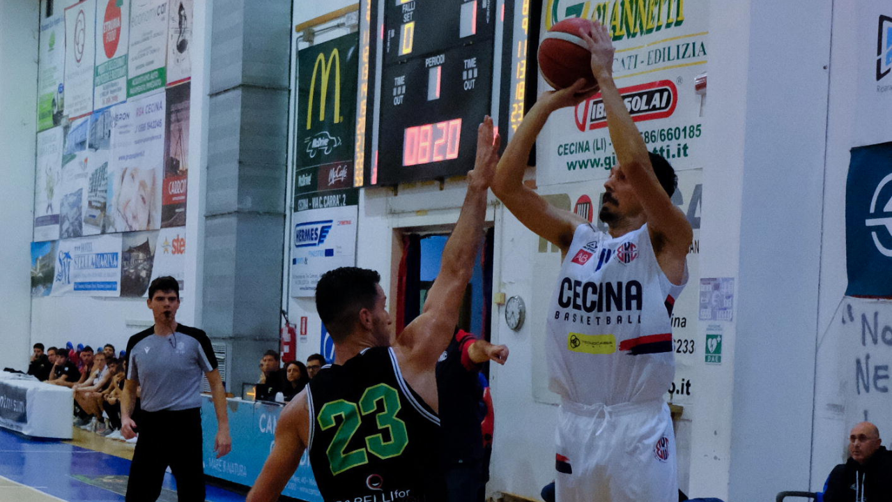 
	Saccaggi ha segnato 20 punti, un bottino che non &egrave; bastato per centrare la vittoria ad Arezzo

