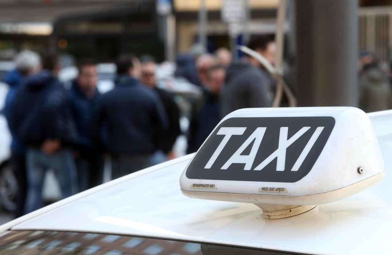 Sassari, tassisti e Comune a confronto: «Più stalli e segnaletica più chiara»