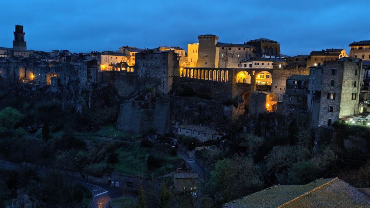 Una veduta di Pitigliano (foto Enzo Russo)