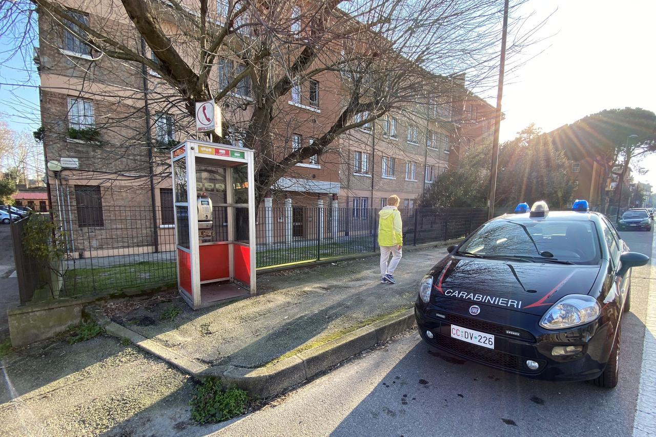Ferrara, furti nelle palazzine: rubate preziose bottiglie di vino