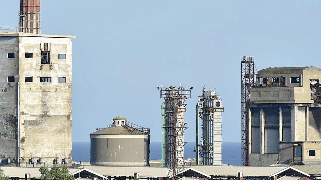 Nella foto quel che resta dell’ex cokeria