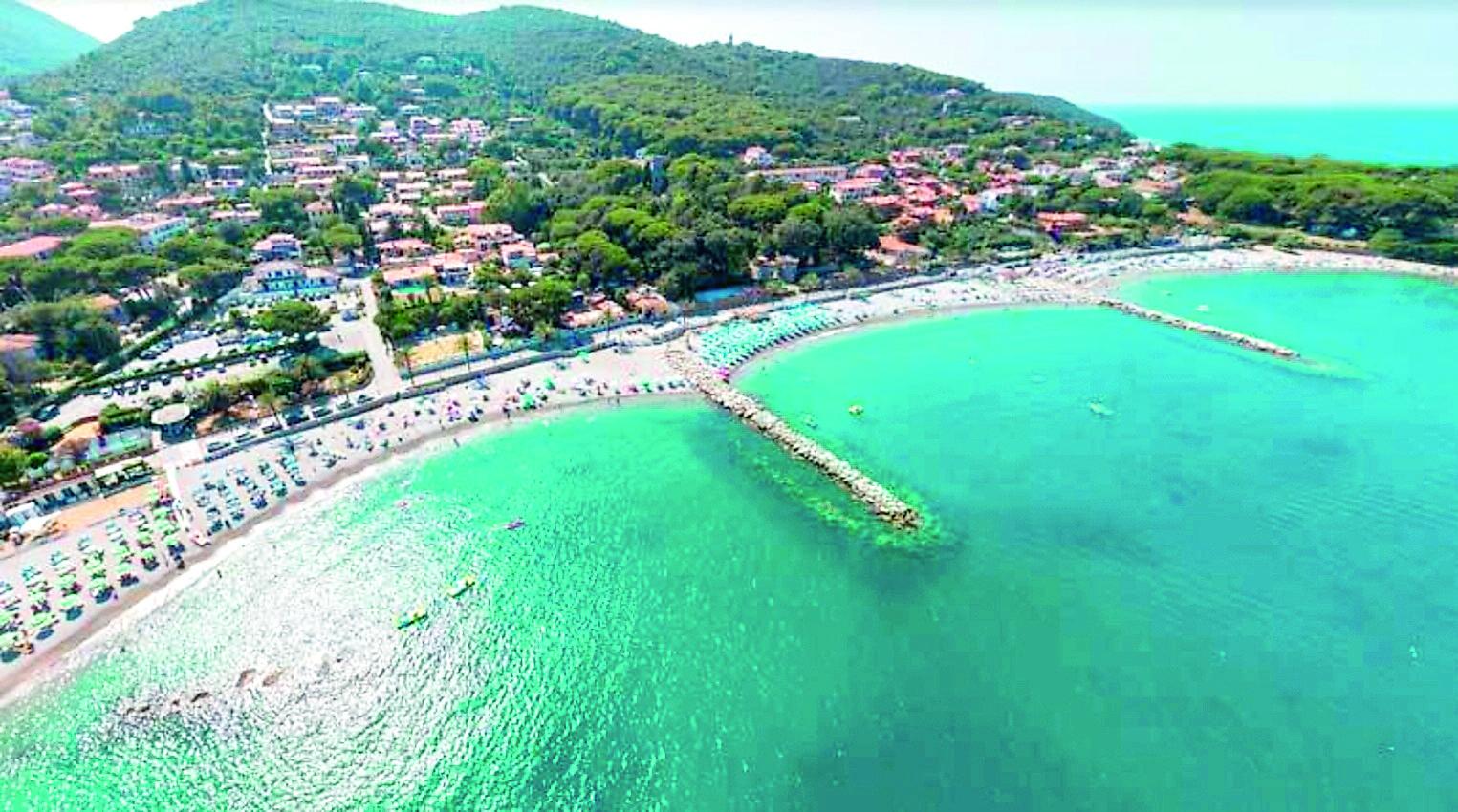 Una veduta della spiaggia di Cavo