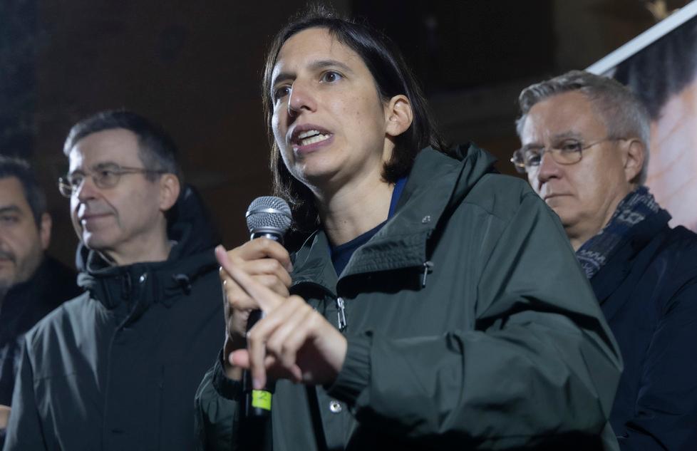 Piazza piena per Schlein «Sanità, basta con i tagli Il 17 e 18 tutti a votare»