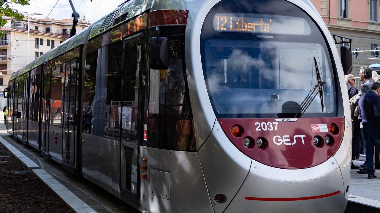 La tramvia in piazza della Libertà
