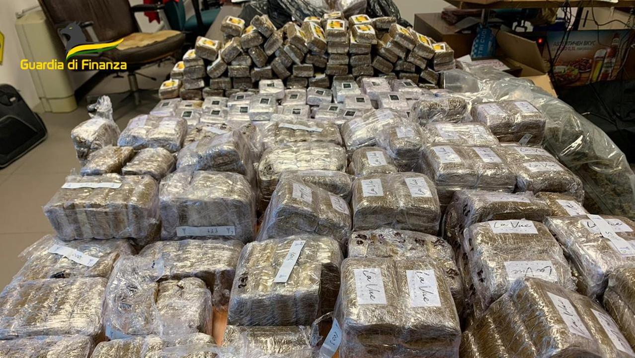 Una parte della droga sequestrata