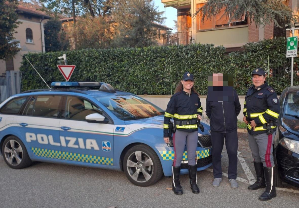 Anziano trovato disorientato in Autostrada, lo salvano gli agenti della Polstrada