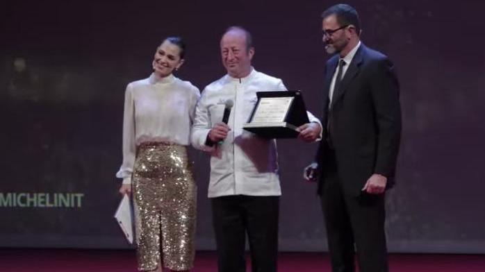 Guida Michelin, la stella di Arnaldo brilla da 65 anni: premio alla carriera. «Qui venivano Luciano Pavarotti ed Enzo Ferrari»