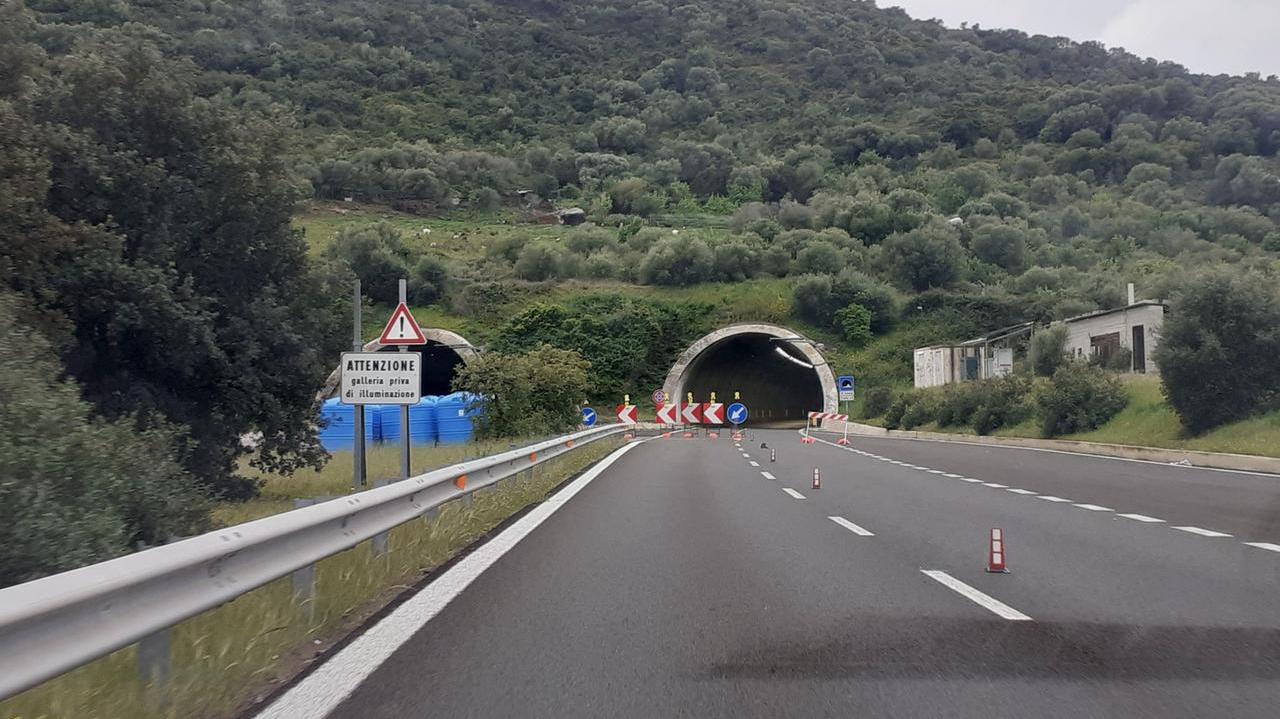 La galleria "San Francesco" sulla strada statale 131 dcn