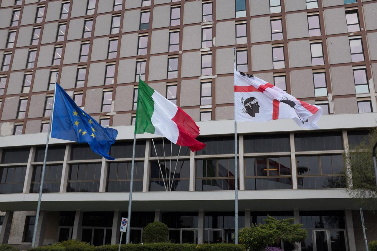 Basta funerali solenni per i politici sardi a spese della Regione