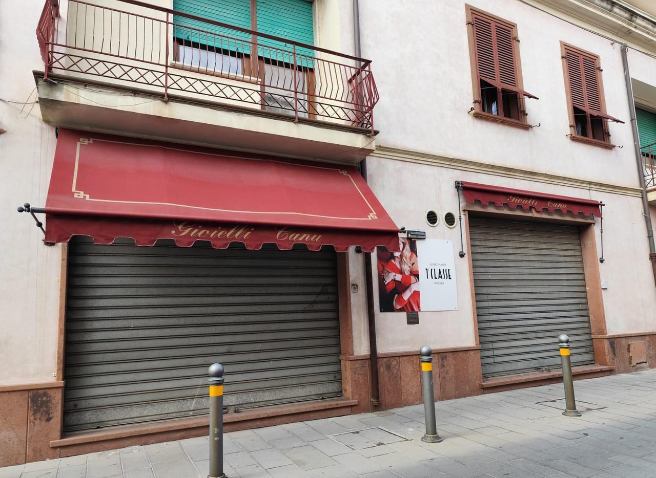 Banda dello smeriglio in azione in una gioielleria del Sassarese: bottino di 100mila euro