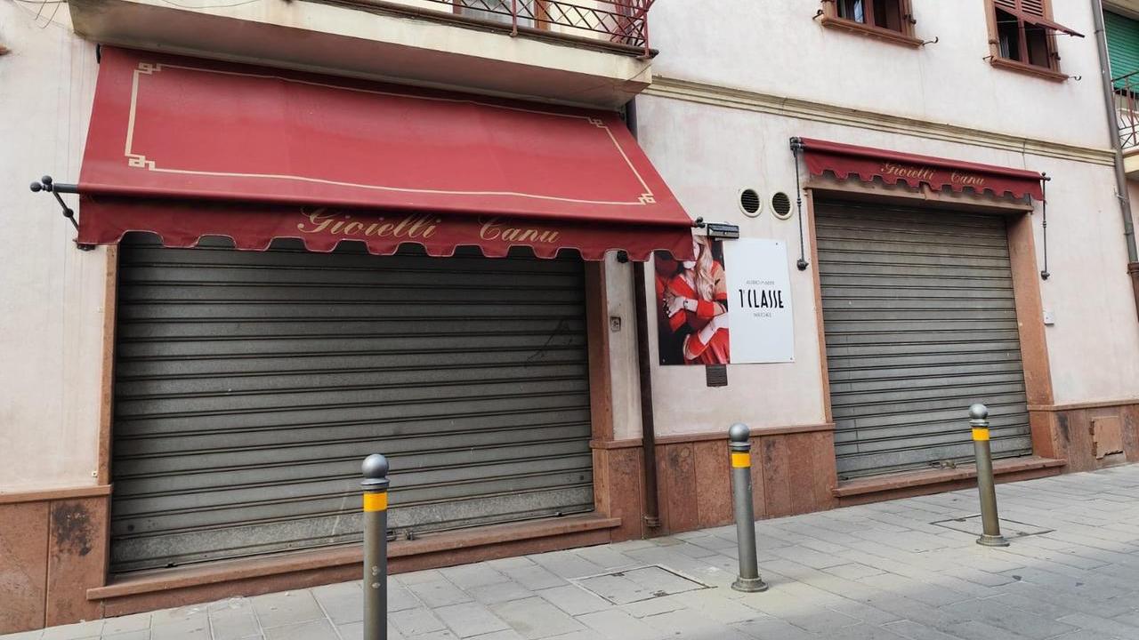 Banda dello smeriglio in azione in una gioielleria del Sassarese: bottino di 100mila euro