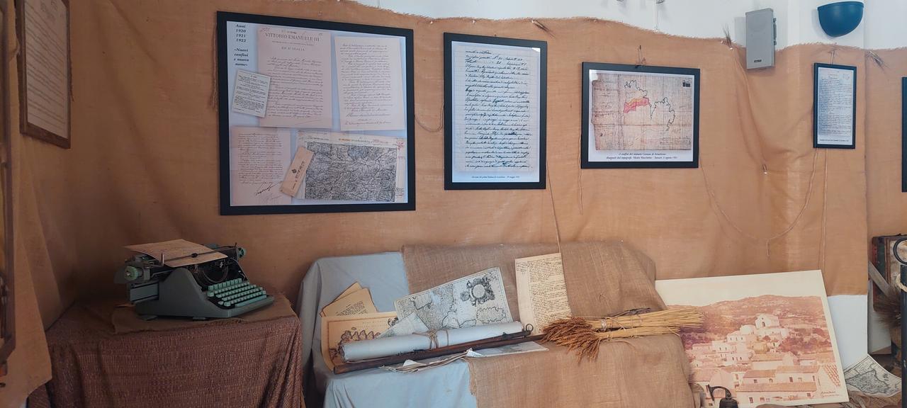 Mappe, oggetti e documenti: ecco l’Arzachena di cento anni fa