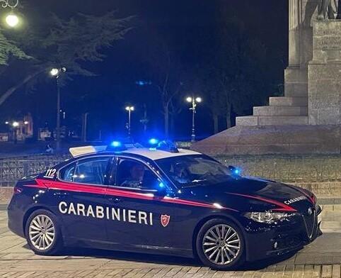 Parcheggio Zucchi: sorpreso col paletto di ferro e il bottino preso dalle auto saccheggiate