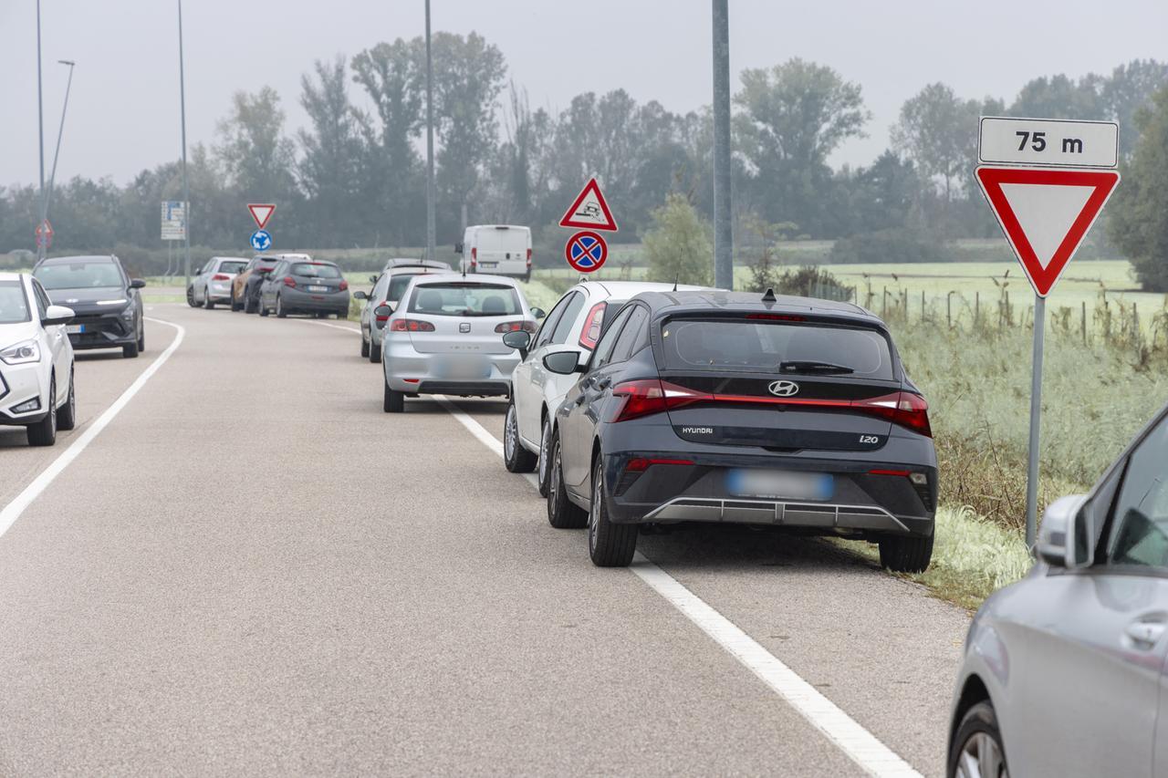 Sosta selvaggia all’ospedale di Cona, raffica di multe