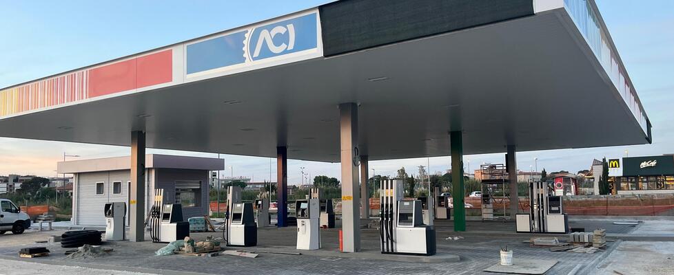 
	Il distributore Aci (foto Franco Silvi)


