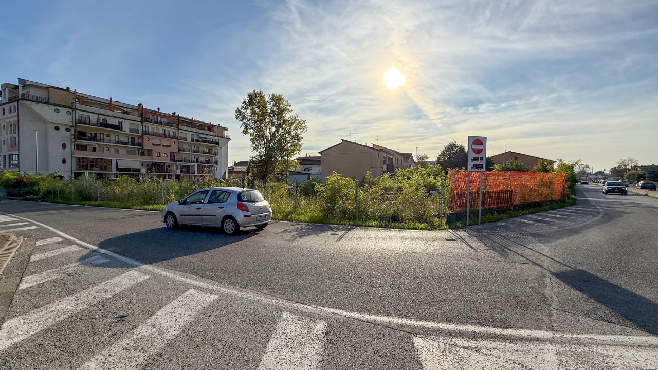 L’incrocio tra via Fiorentina e via Guicciardini all’altezza dell’ex Mulino Bini (foto Nucci)