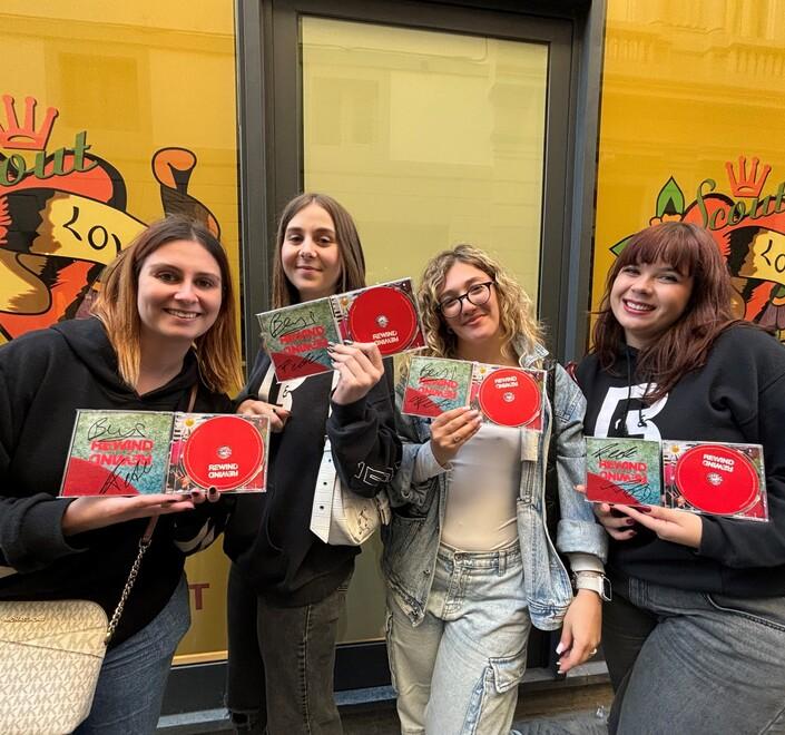 Lucca, centinaia di ragazzine in fila per "Rewind" l’ultimo cd realizzato da Benji e Fede