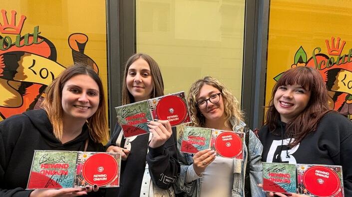 Lucca, centinaia di ragazzine in fila per "Rewind" l’ultimo cd realizzato da Benji e Fede