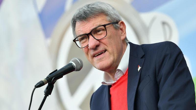 «È il momento della rivolta». Bufera su Maurizio Landini