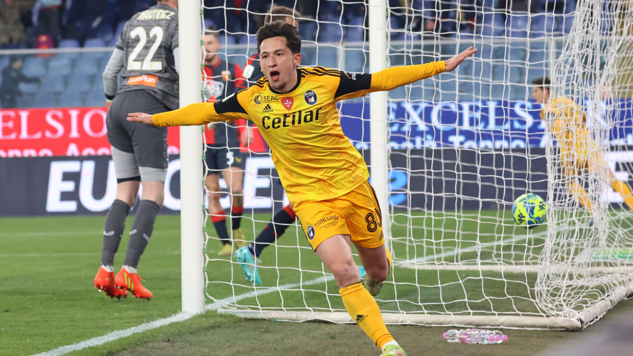 
	Olimpiu Morutan dopo un gol (LaPresse)

