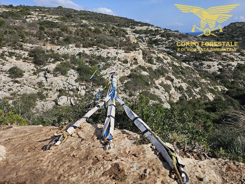 Scoperta una teleferica abusiva con 150 metri di cavo