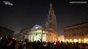 Modena, halloween con rapina in piazza Grande