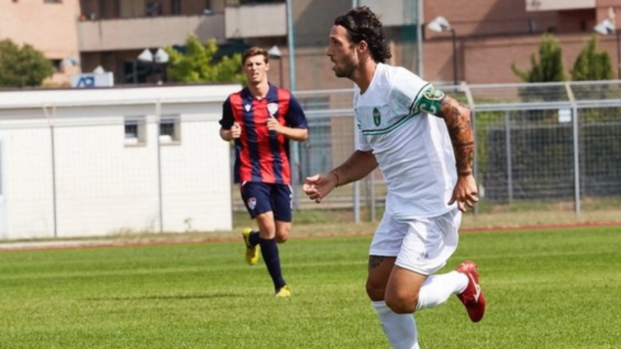 Il centrocampista Simone Perugi, arrivato al Prato nel mese di luglio, ha deciso di rescindere il contratto per passare alla Zenith Prato di Simone Settesoldi