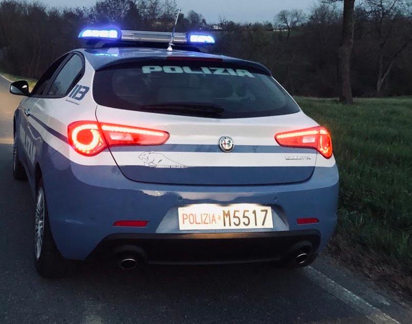 Reggio Emilia, la polizia multa quattro ubriachi in un parco