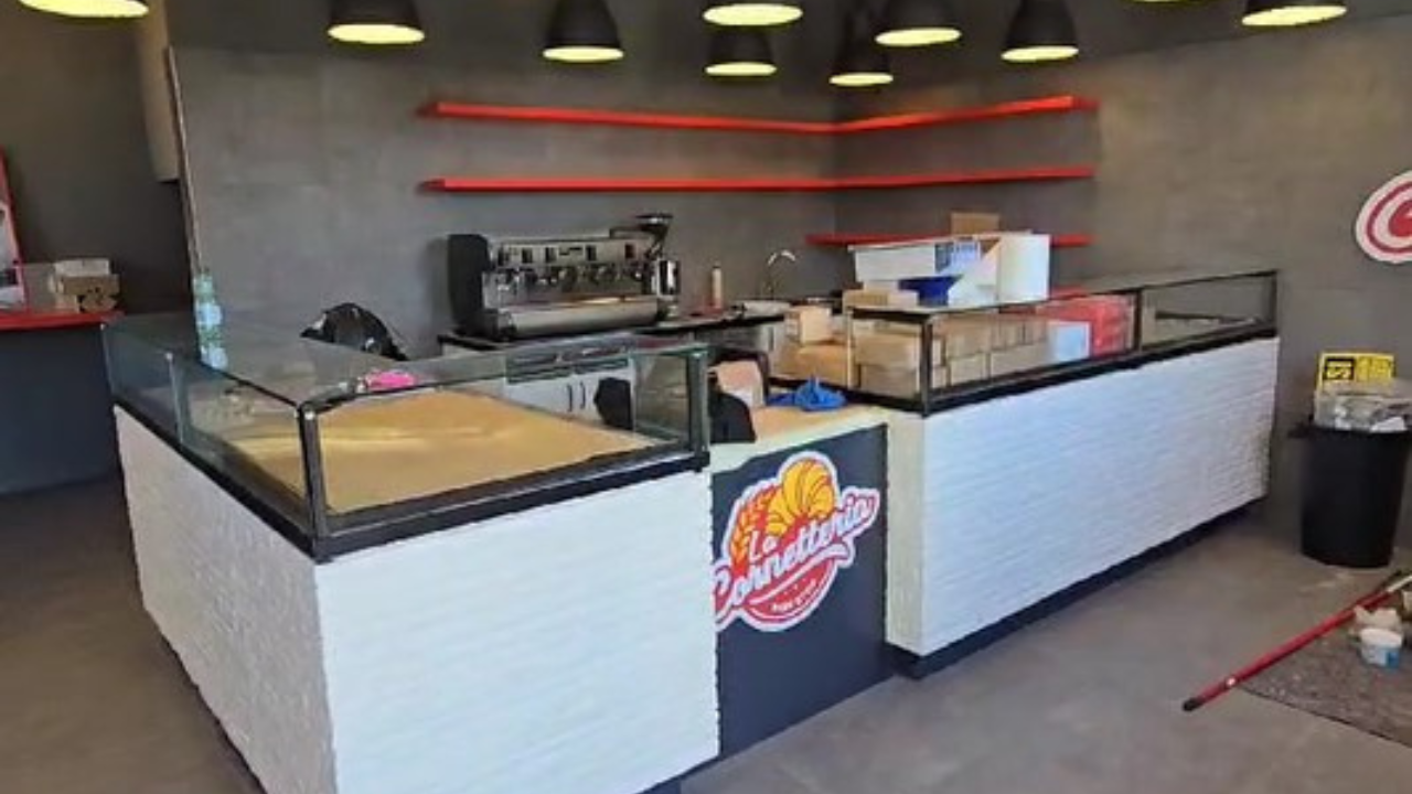 Il bancone del nuovo locale a San Miniato Basso