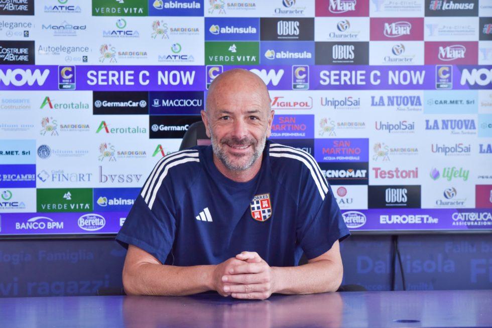 
	Alfonso Greco allenatore della Torres

