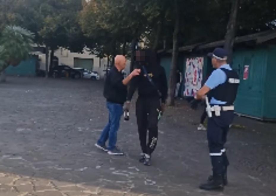 Un momento dell'aggressione