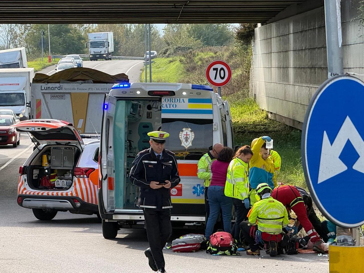 
	I soccorsi al ciclista travolto dal camion

