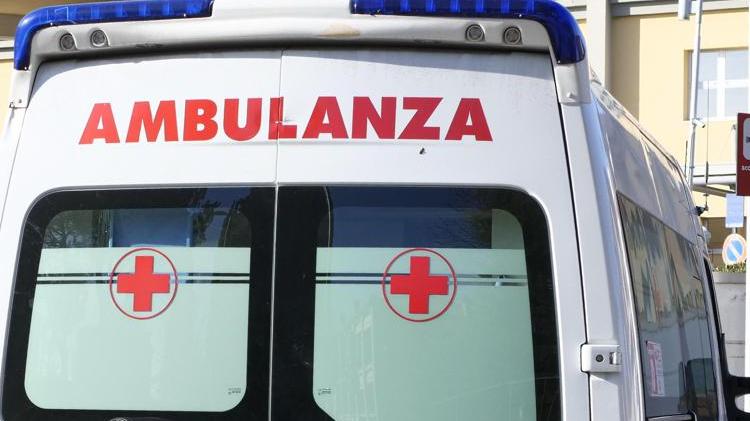 Un'ambulanza (foto d'archivio)