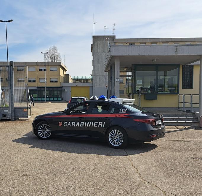 Picchiava e umiliava il fratello invalido, arrestato un 68enne a Reggiolo