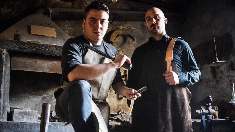 
	Da sx Alessandro Fontani e Jacopo Gagnarli nella loro coltelleria

