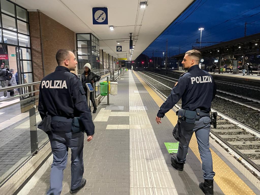 Tentato omicidio in stazione a Reggio Emilia, 22enne tunisino arrestato
