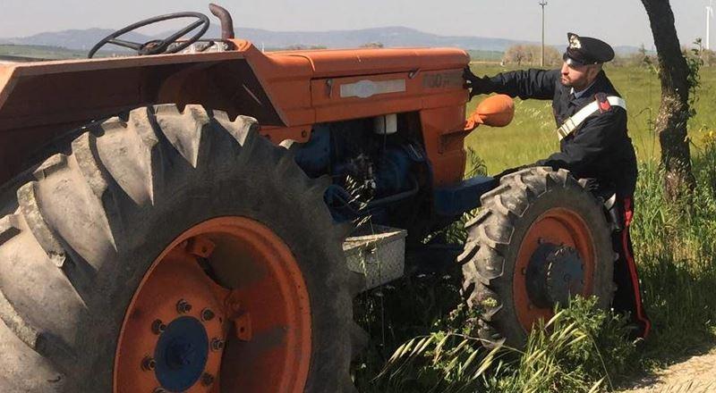 Albinea, cade dal trattore e viene travolta: morta una donna