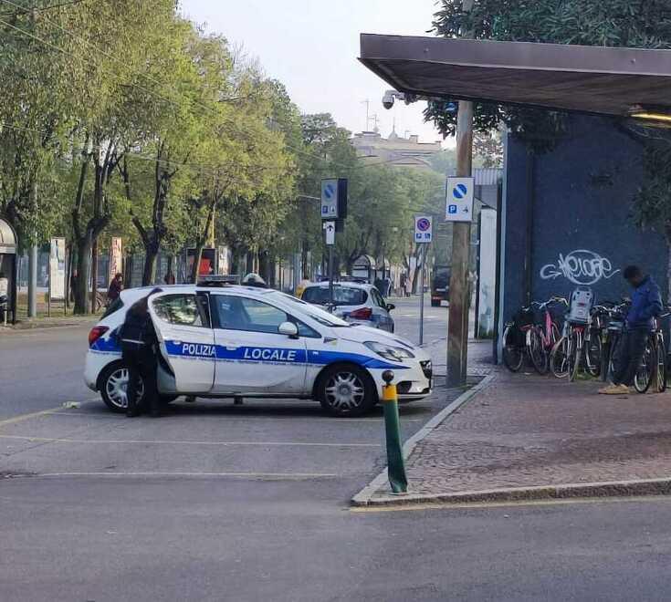 Modena, studente rapinato e picchiato sull’autobus mentre torna a casa da scuola