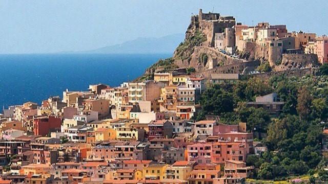 Dall’Europa dell’est tutti vogliono la casa a Castelsardo: ecco perché