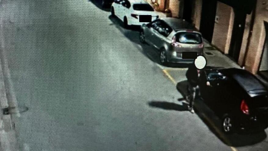 
	L&rsquo;autore di alcuni furti d&rsquo;auto ripreso dalle telecamere della videosorveglianza a Calcinaia

