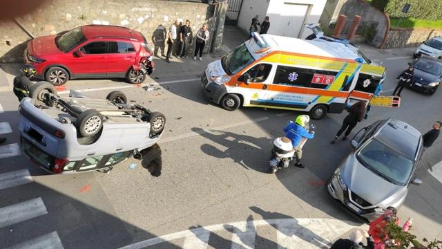 Montemurlo, anziano si sente male al volante e si ribalta con la Panda