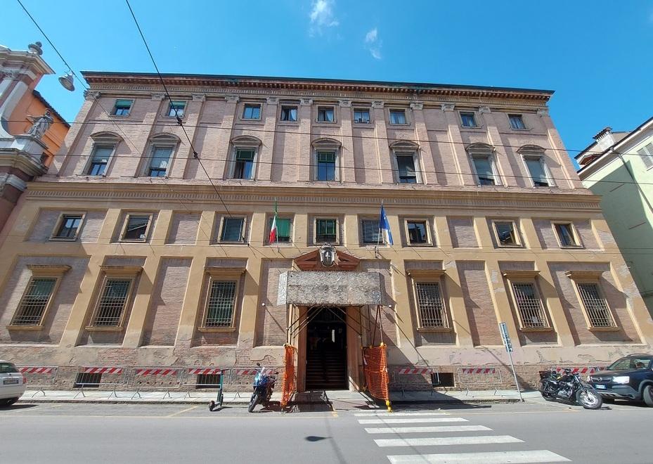 A 84 anni dona la casa alla 32enne: «Ma era lucido nel fare il regalo»<br type="_moz" />
