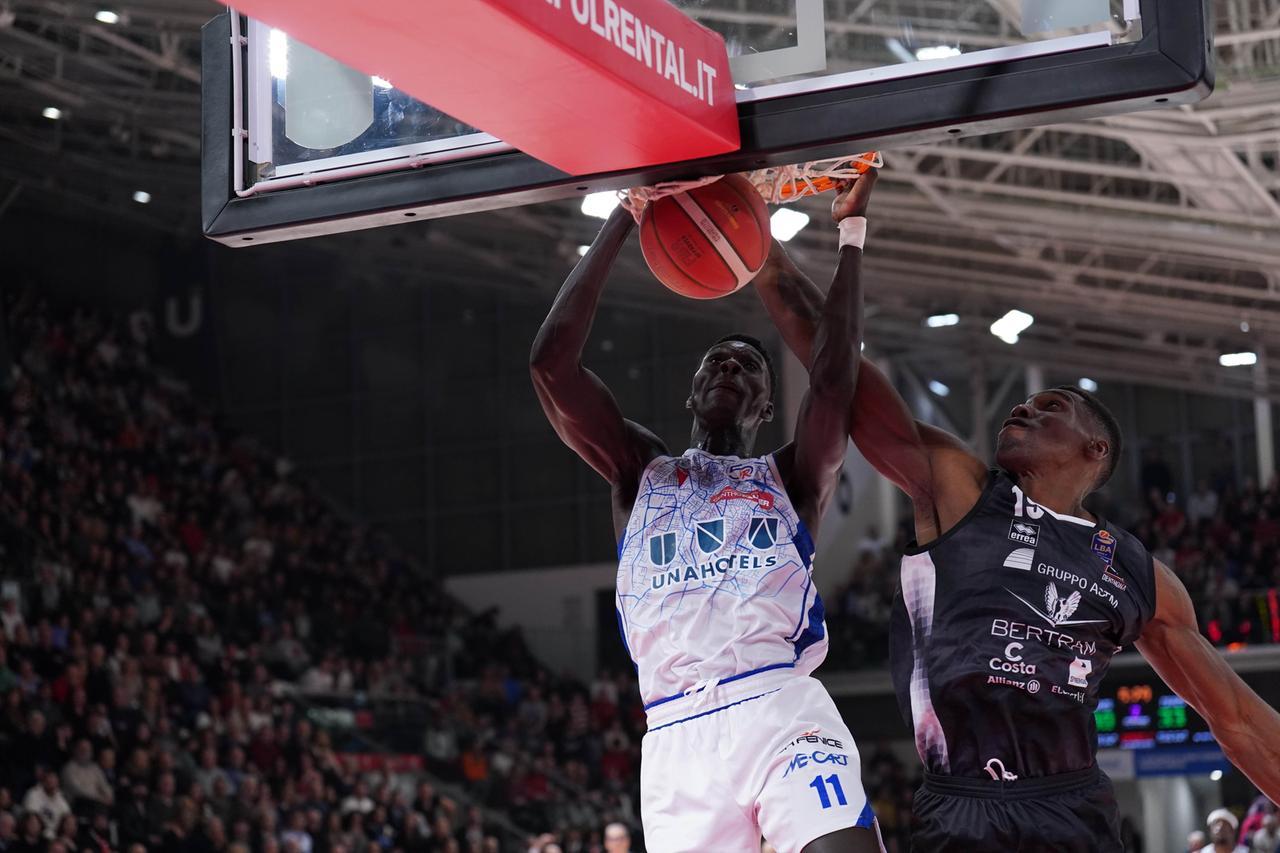 Momo Faye conduce la Unahotels alla vittoria su Tortona