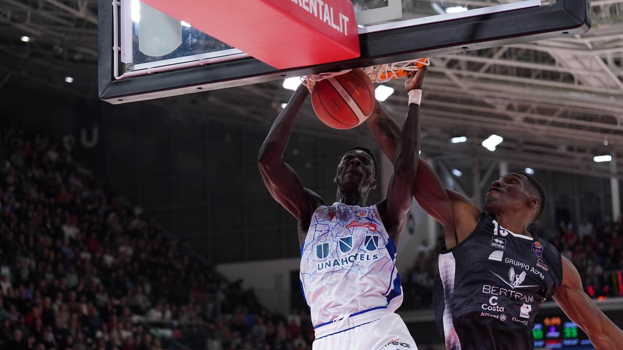 Momo Faye conduce la Unahotels alla vittoria su Tortona
