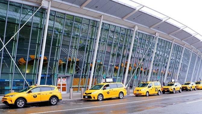 Per volare dalla Sardegna a New York oggi ci vogliono 14 ore e 700 euro