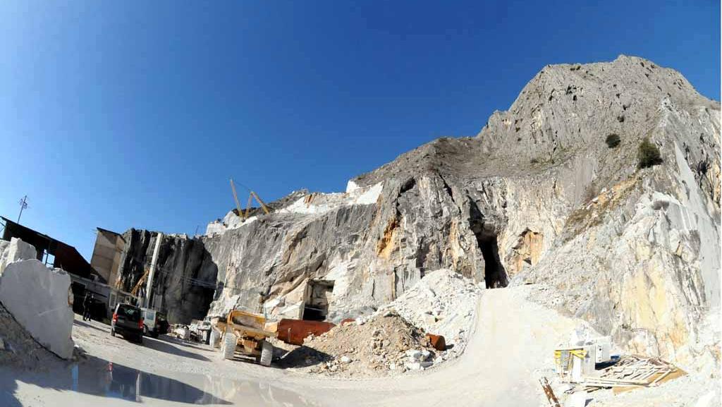 Marmo, scatta la trappola dalla Cina ma le Apuane si salvano: ecco come