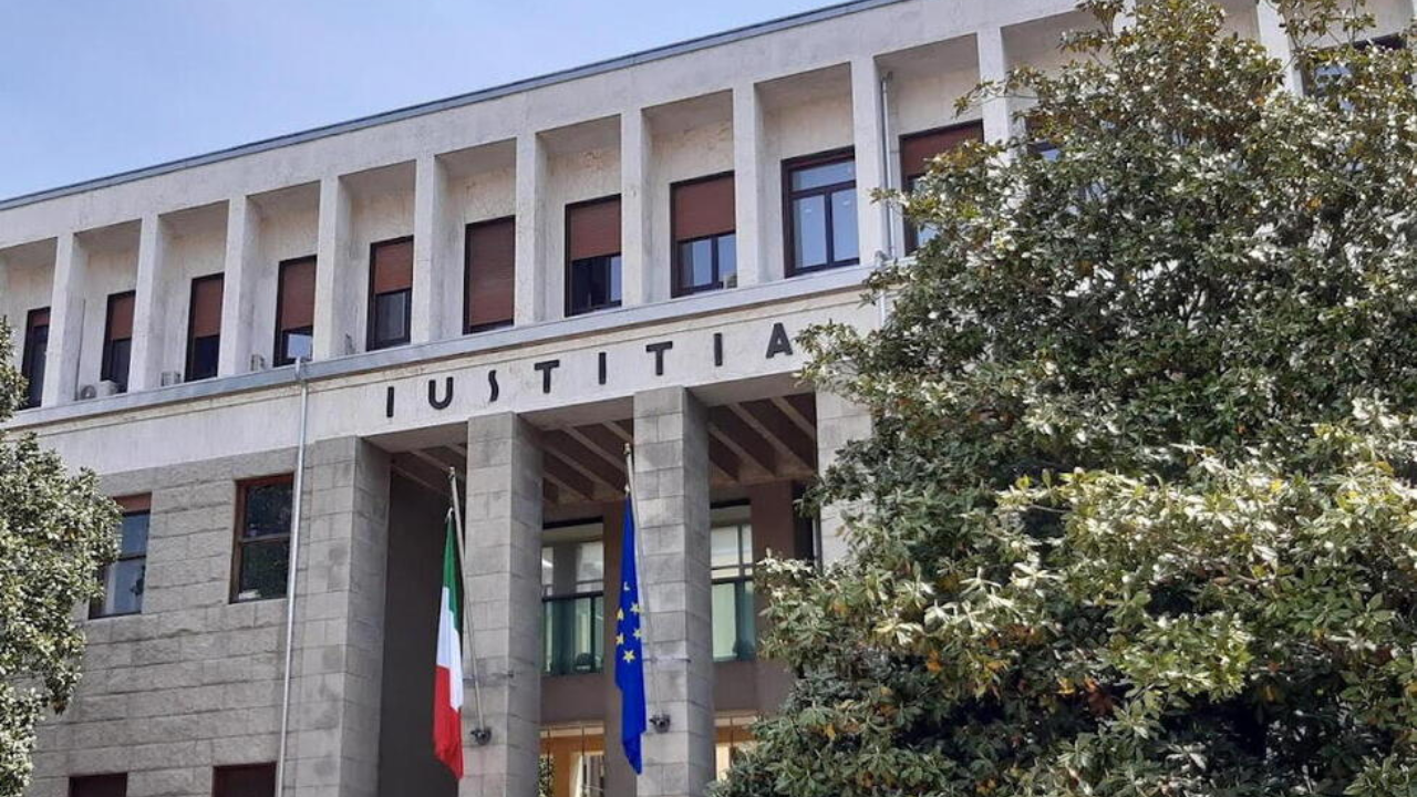 L'esterno del tribunale di Pisa