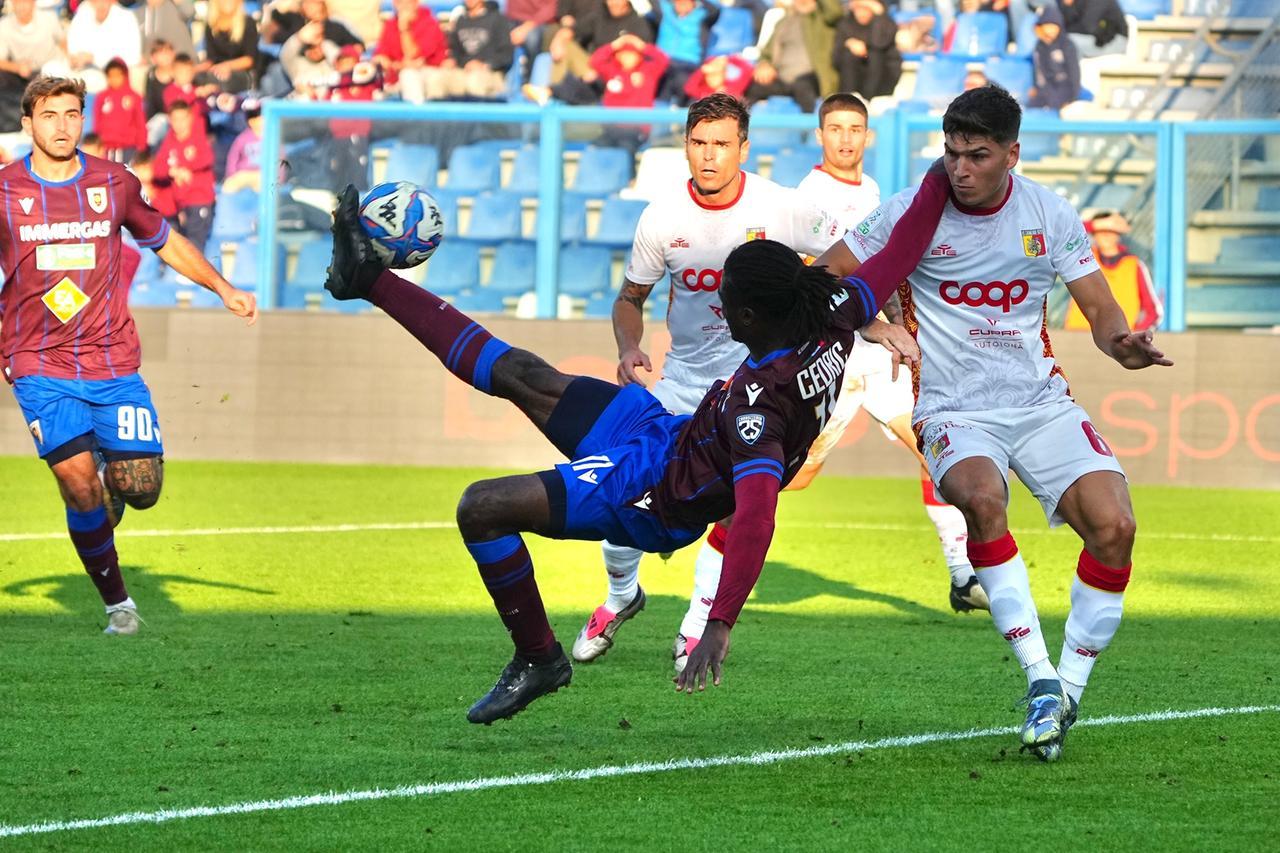 La Reggiana subisce la rimonta del Catanzaro: finisce 2-2