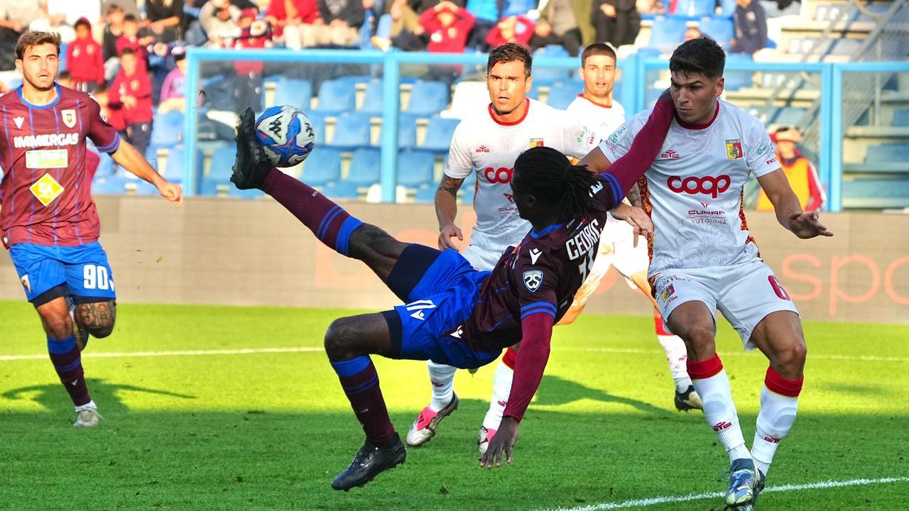 La Reggiana subisce la rimonta del Catanzaro: finisce 2-2