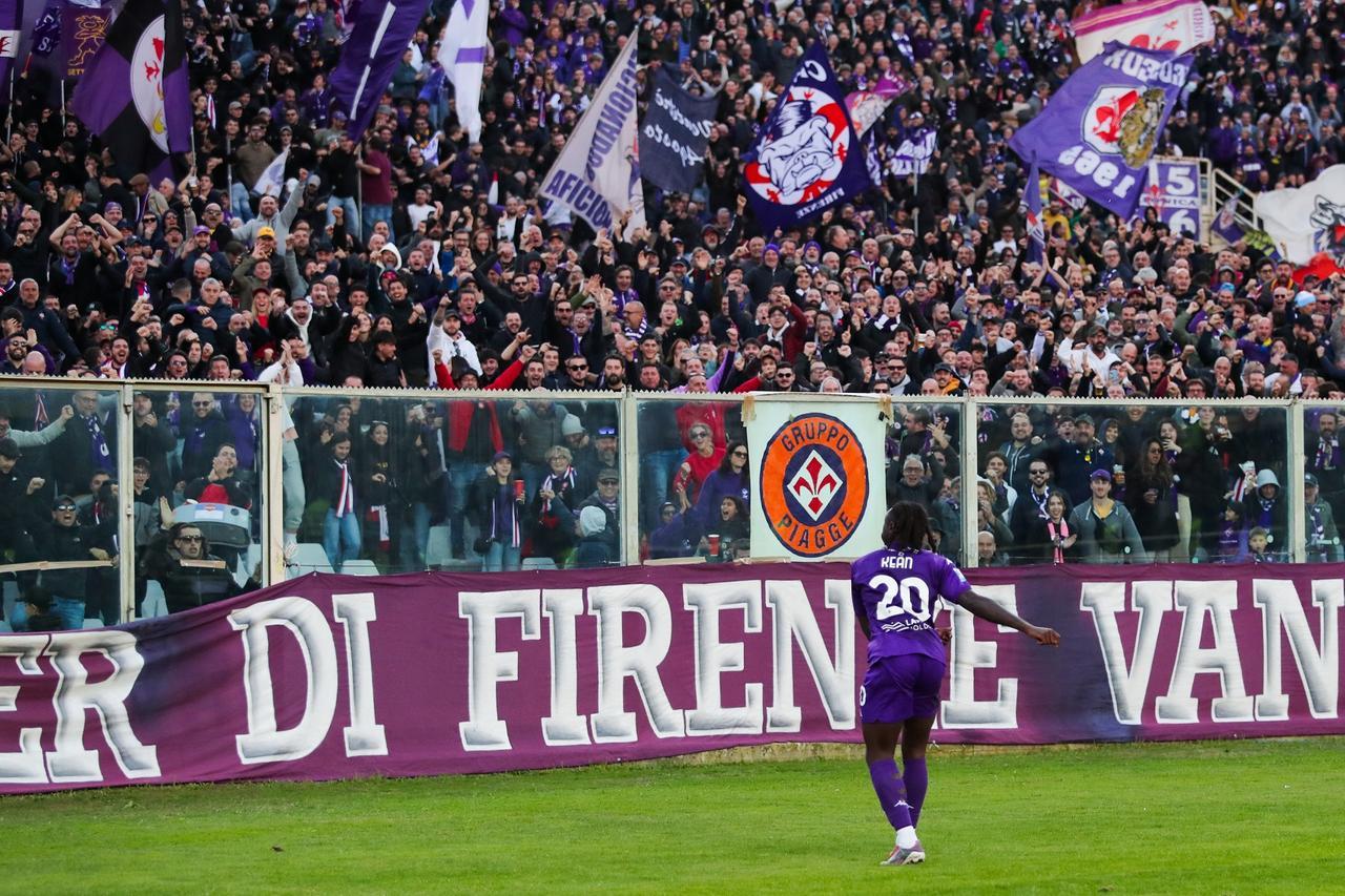 Kean straripante affonda il Verona, la Viola vola e Firenze sogna (non solo la Champions)